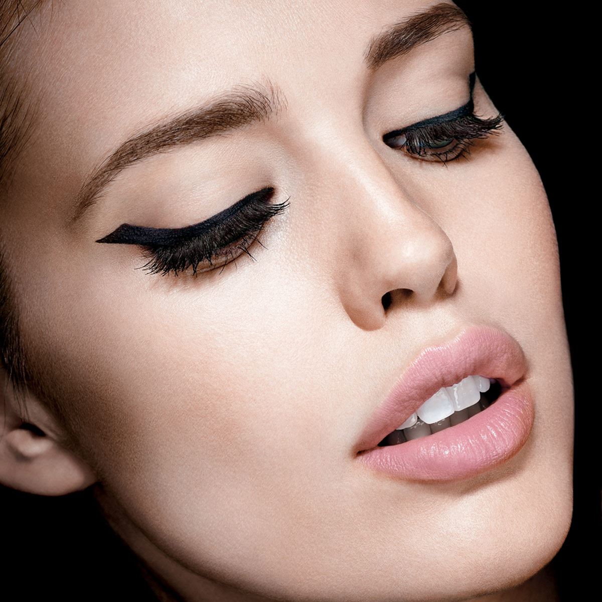 Maybelline Superstay Delineador L&iacute;quido Master Ink Mate Charcoal Black image number null